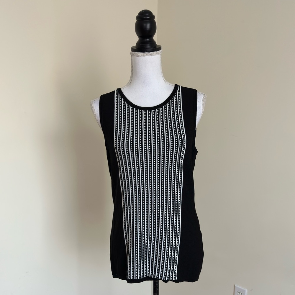 White House Black Market || Women’s sleeveless Knit Top Sz M